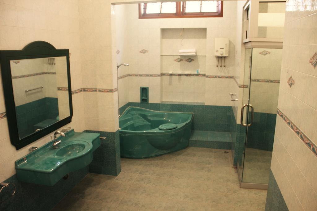 Alsalam Syariah Guesthouse Solo Eksteriør billede